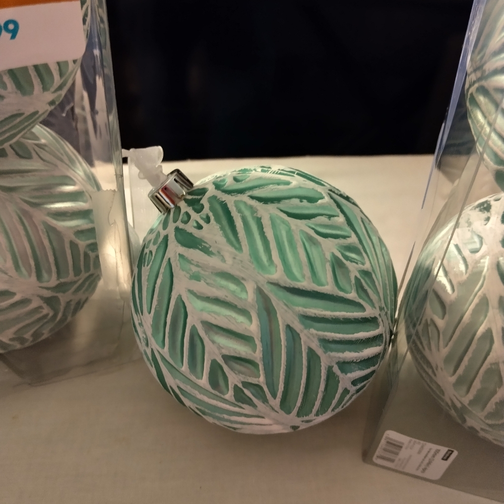 Green and White Holiday Ornament (25)